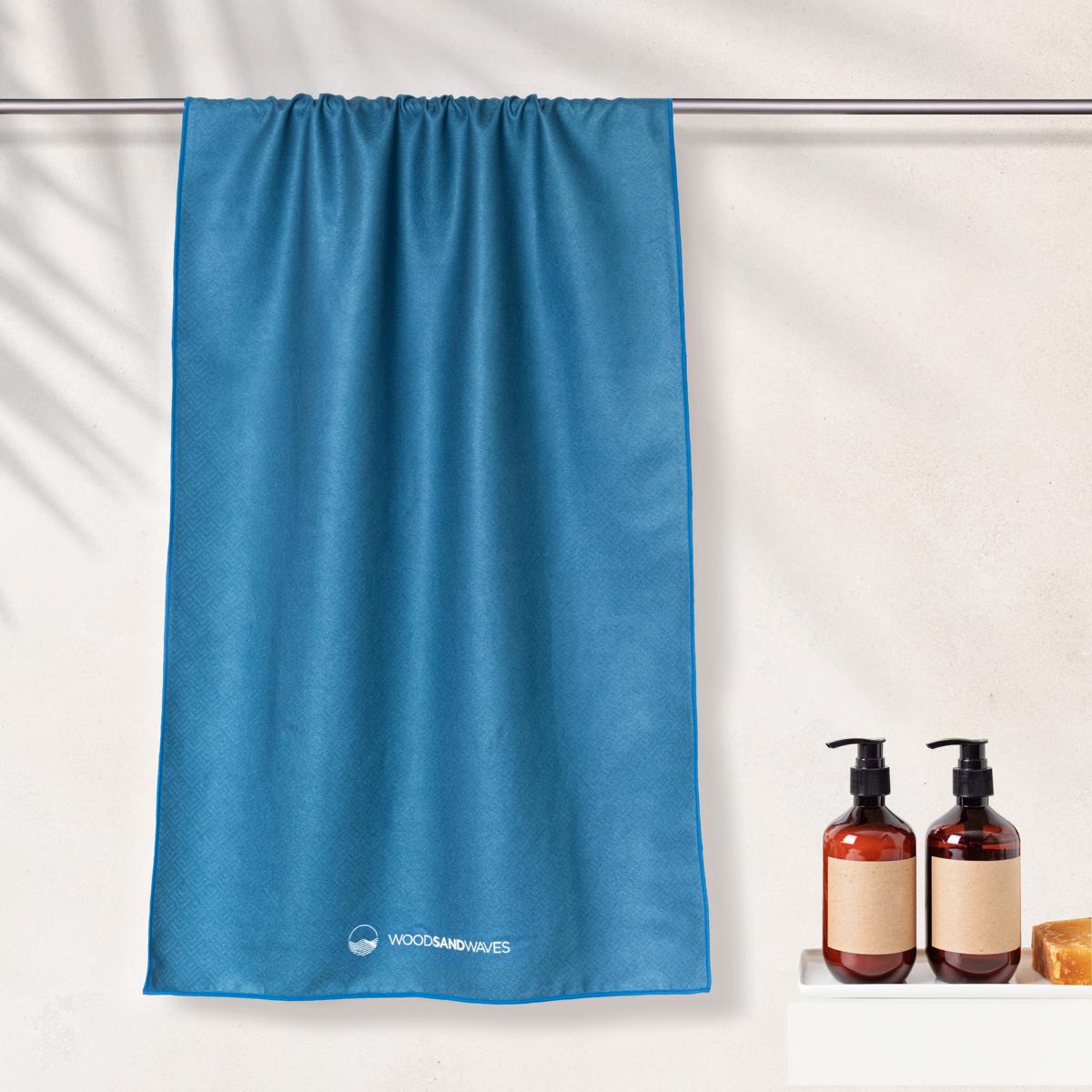 Clear Blue - Duschhandtuch aus Premium Mikrofaser - angenehm auf der Haut - woodsandwaves.co