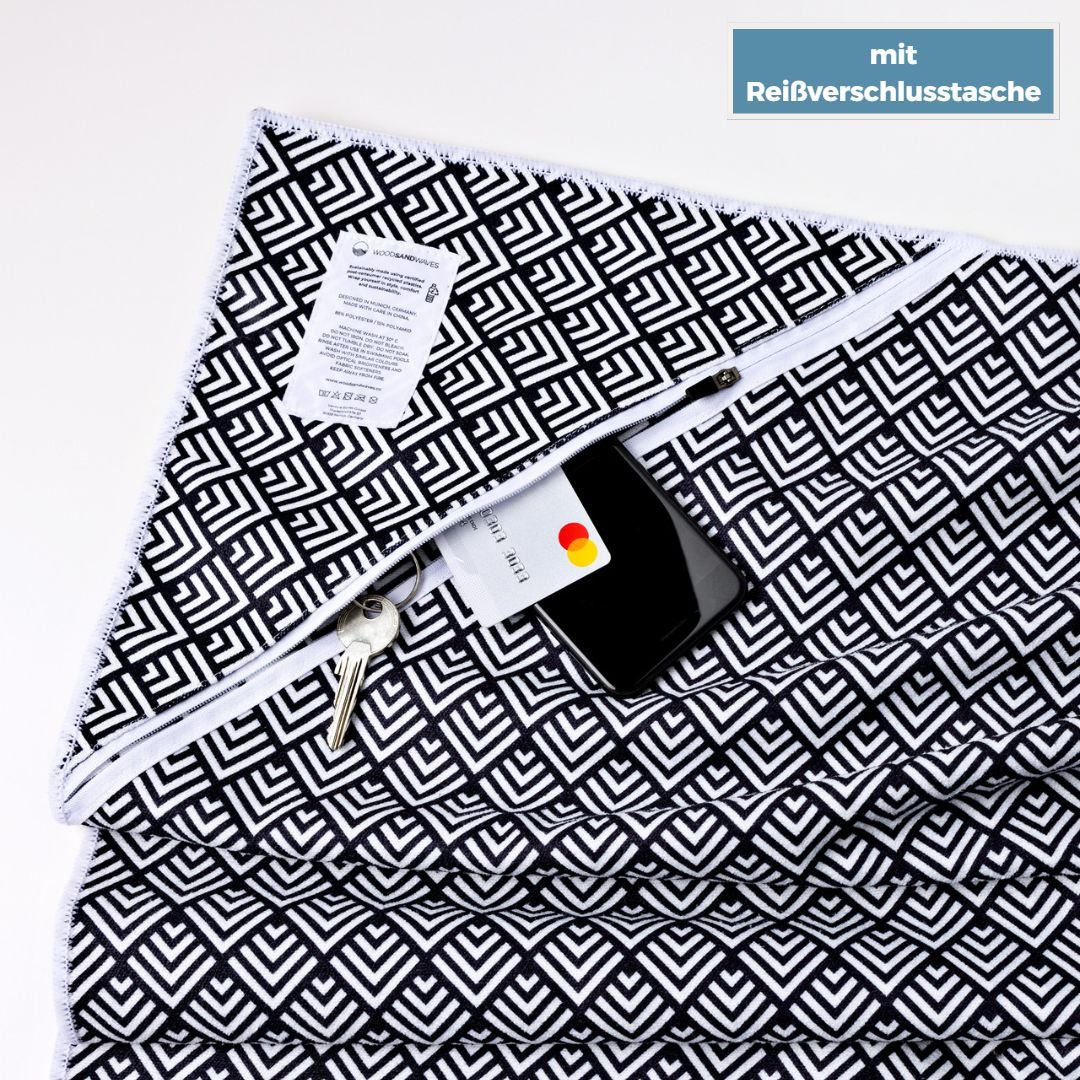 Dreamy Daybreak - Schnelltrocknendes Reise - und Strandtuch mit Geheimfach - woodsandwaves.co