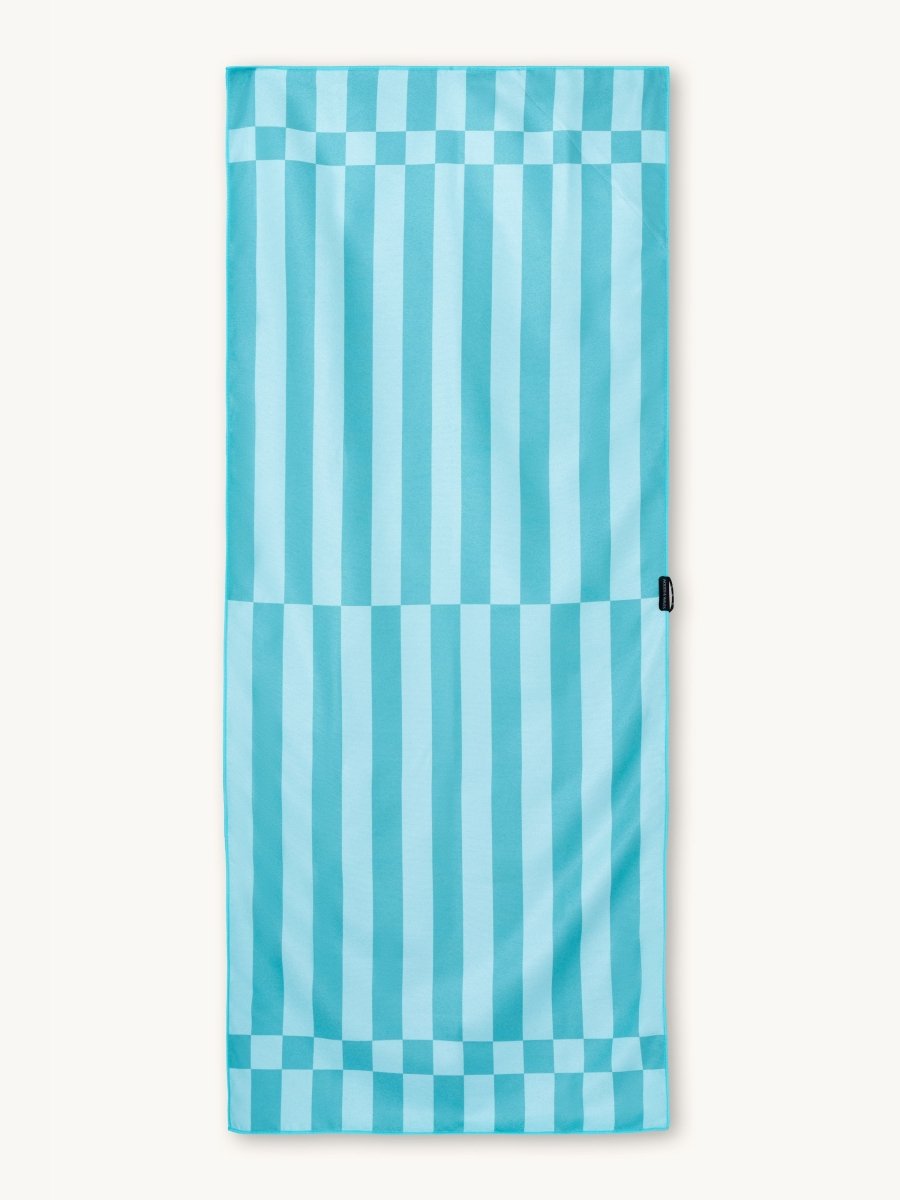 Lagoon Lines - Schnelltrocknendes Reise - und Strandtuch mit Geheimfach - woodsandwaves.co