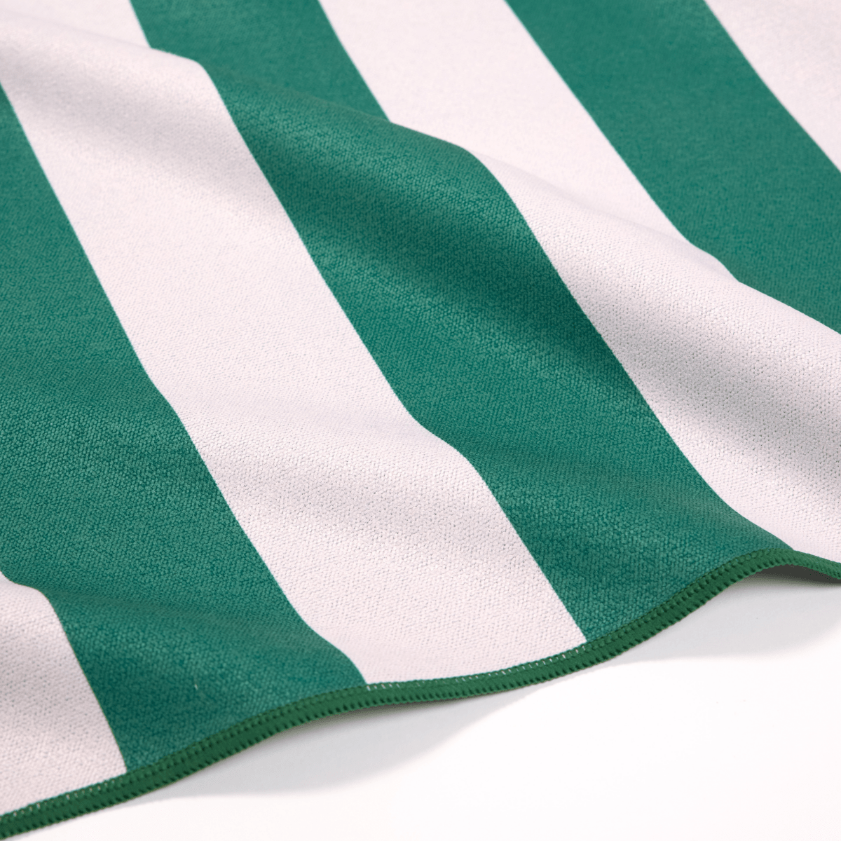 Line Up Basil - Duschhandtuch aus Premium Mikrofaser - angenehm auf der Haut - woodsandwaves.co