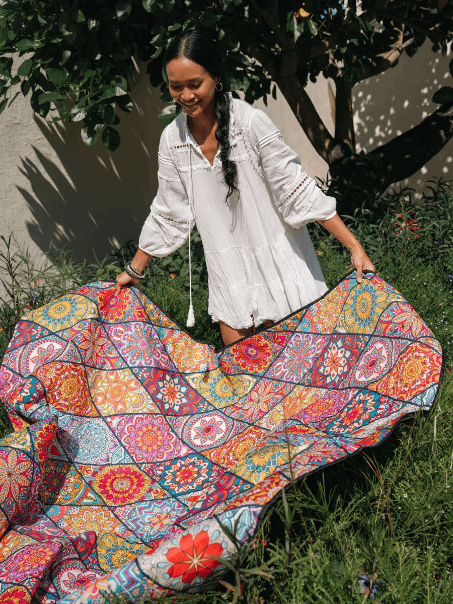 Mosaics - Picknick - und Stranddecke (isoliert) 200 x 200 cm - XXL Picknickmatte aus recyceltem PET - wasserdicht und wärmend - woodsandwaves.co