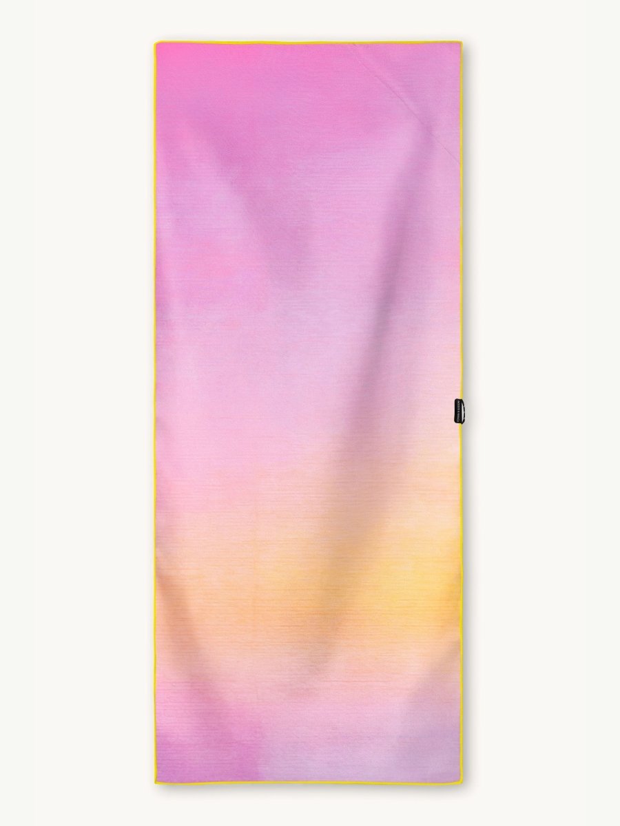 Peaceful Heaven - Schnelltrocknendes Reise - und Strandtuch mit Geheimfach - woodsandwaves.co