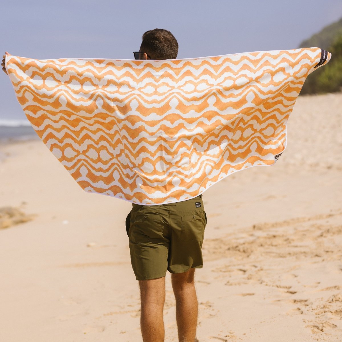 Schnelltrocknendes Reise - und Strandtuch mit Geheimfach - woodsandwaves.co