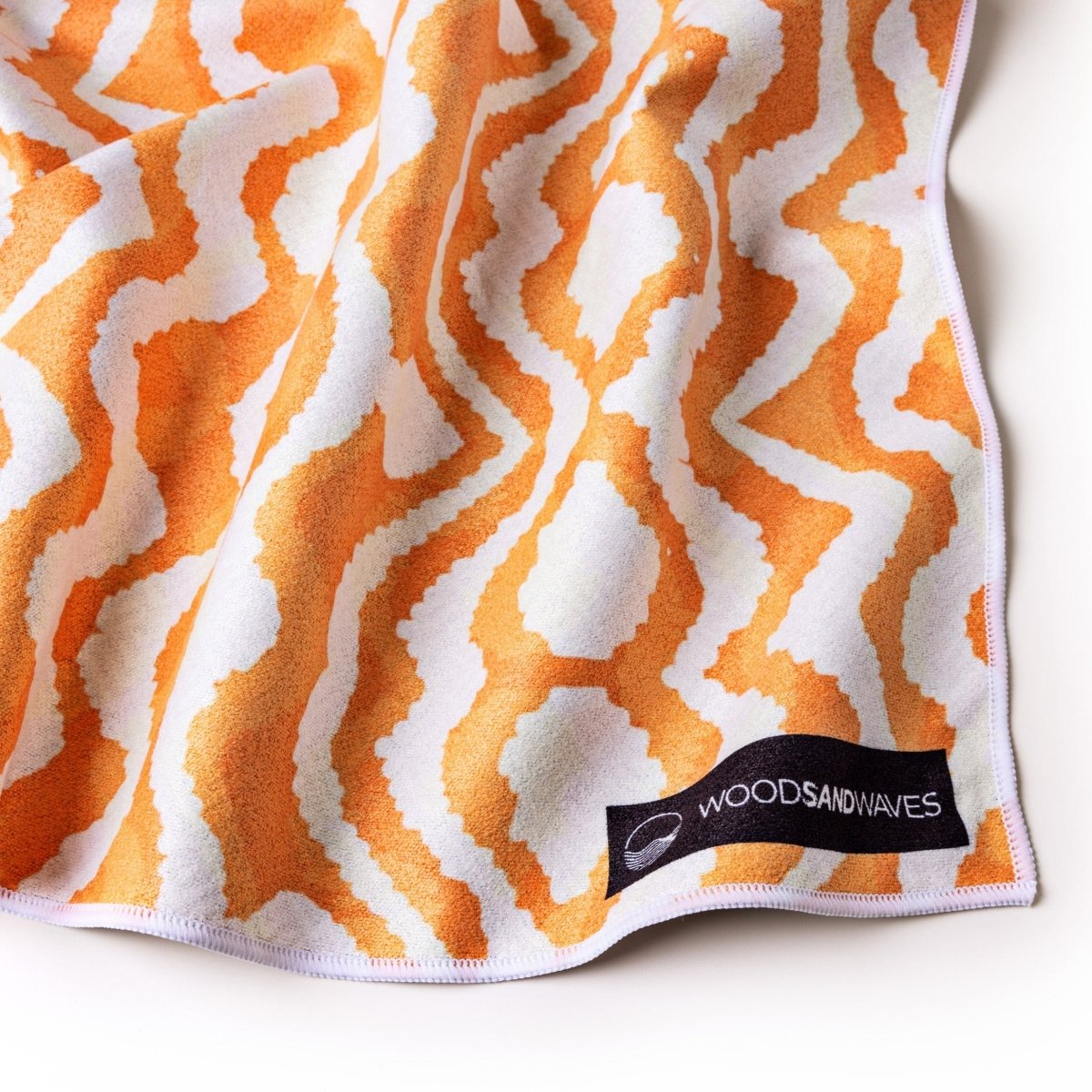 Schnelltrocknendes Reise - und Strandtuch mit Geheimfach - woodsandwaves.co