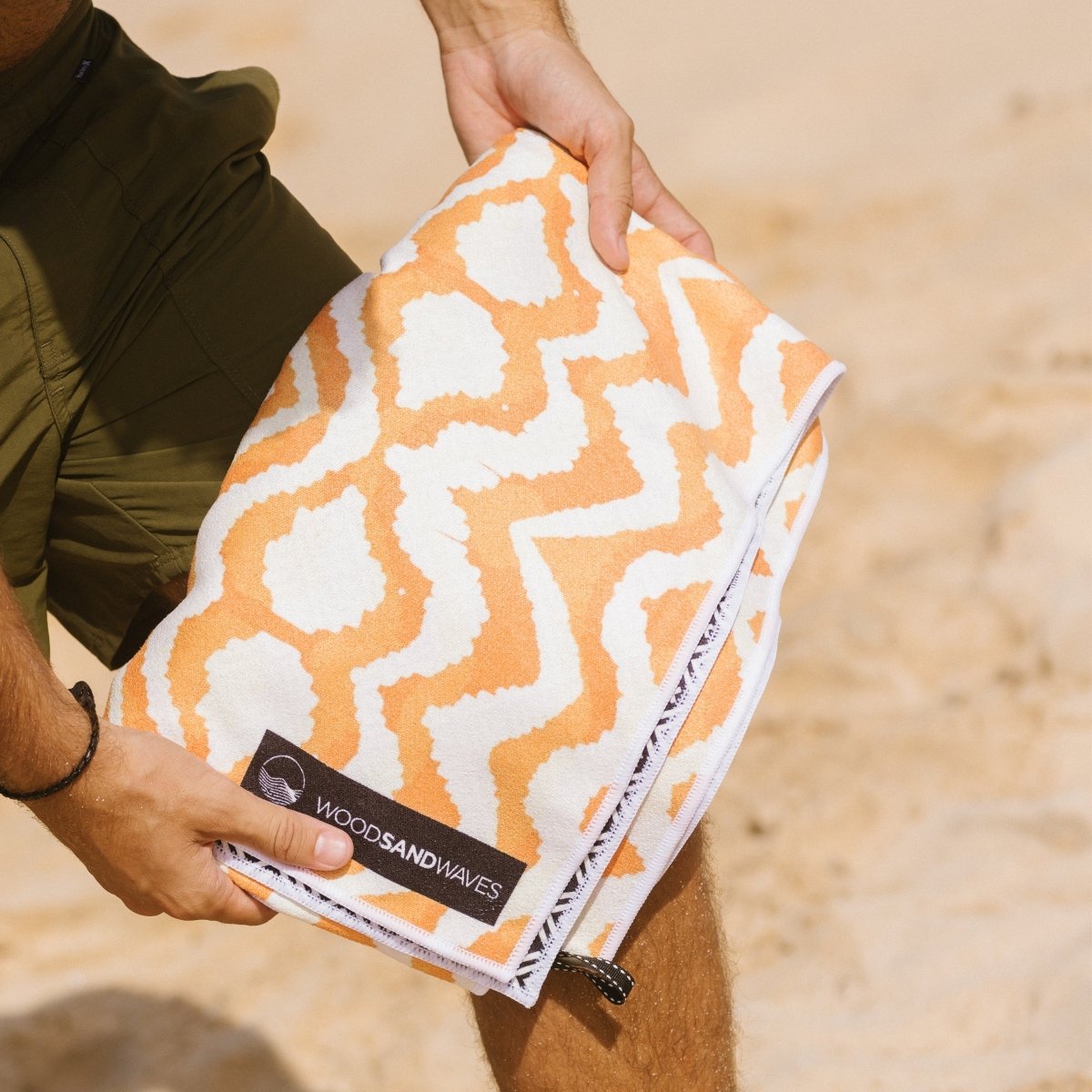 Schnelltrocknendes Reise - und Strandtuch mit Geheimfach - woodsandwaves.co